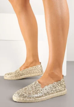 Złote Plecione Espadryle Vices z Kwiatowym Motywem z Ażurowymi Wycięciami Honavia