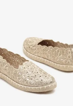 Złote Plecione Espadryle Vices z Kwiatowym Motywem z Ażurowymi Wycięciami Honavia