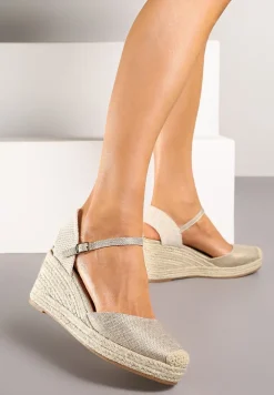 Złote Sandały na Koturnie Ozdobione Plecionką Talunissa