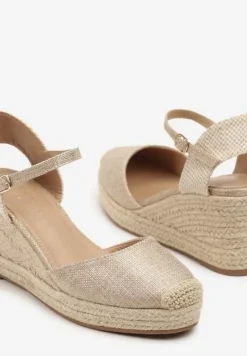 Złote Sandały na Koturnie Ozdobione Plecionką Talunissa