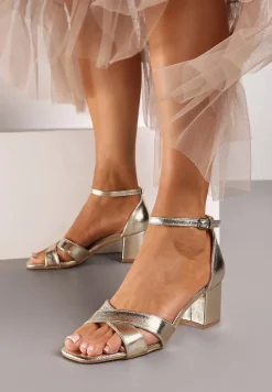 Złote Sandały na Niskim Słupku z Paskami Caylor