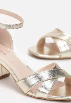 Złote Sandały na Niskim Słupku z Paskami Caylor