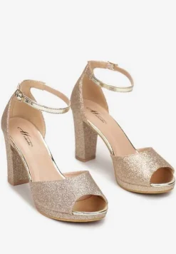 Złote Sandały na Słupkowym Obcasie z Brokatem Sconis