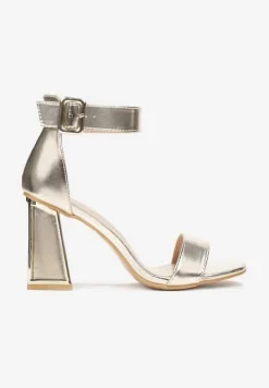 Złote Sandały na Słupku Honnemmi