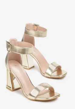 Złote Sandały na Słupku Honnemmi