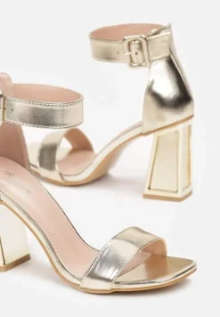 Złote Sandały na Słupku Honnemmi