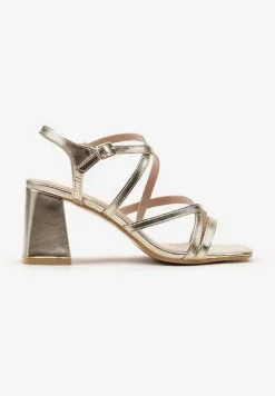 Złote Sandały na Słupku Ozdobione Skrzyżowanymi Paskami Zapinane na Sprzączkę Mrines