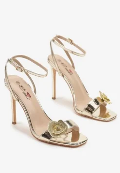 Złote Sandały na Szpilce Ozdobione Cyrkoniowymi Aplikacjami 3D Ranqua