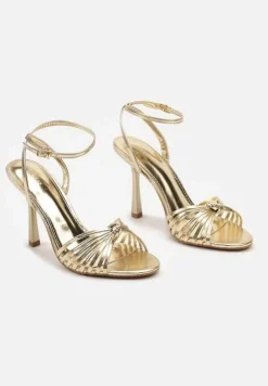 Złote Sandały na Szpilce z Cienkimi Paseczkami z Supełkiem Wloedia