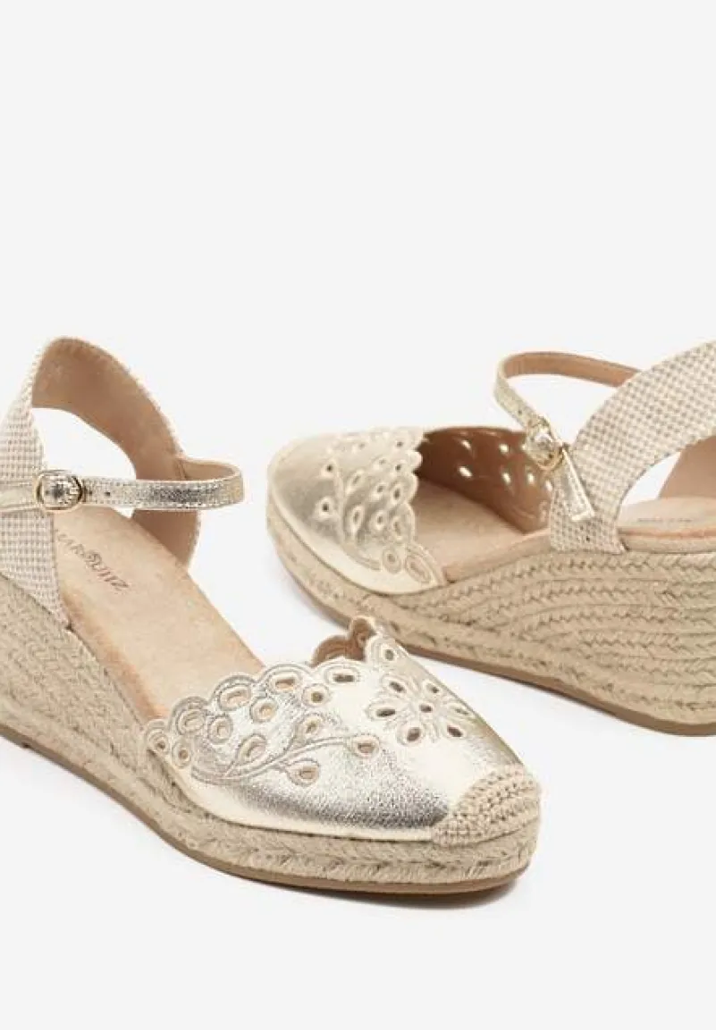 Złote Sandały o Fasonie Ażurowych Espadryli na Plecionym Koturnie Firabia