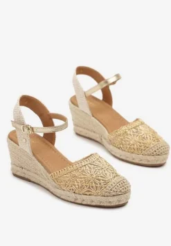 Złote Sandały Vices na Plecionym Koturnie w Stylu Boho Lisalia