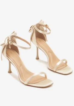 Złote Sandały Vices na Szpilce Ozdobione Kokardą Sarazelle