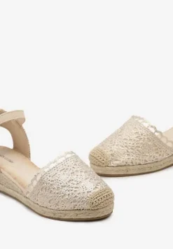Złote Sandały w Stylu Espadryli na Koturnie z Plecionką i Ażurowym Noskiem Bellisae