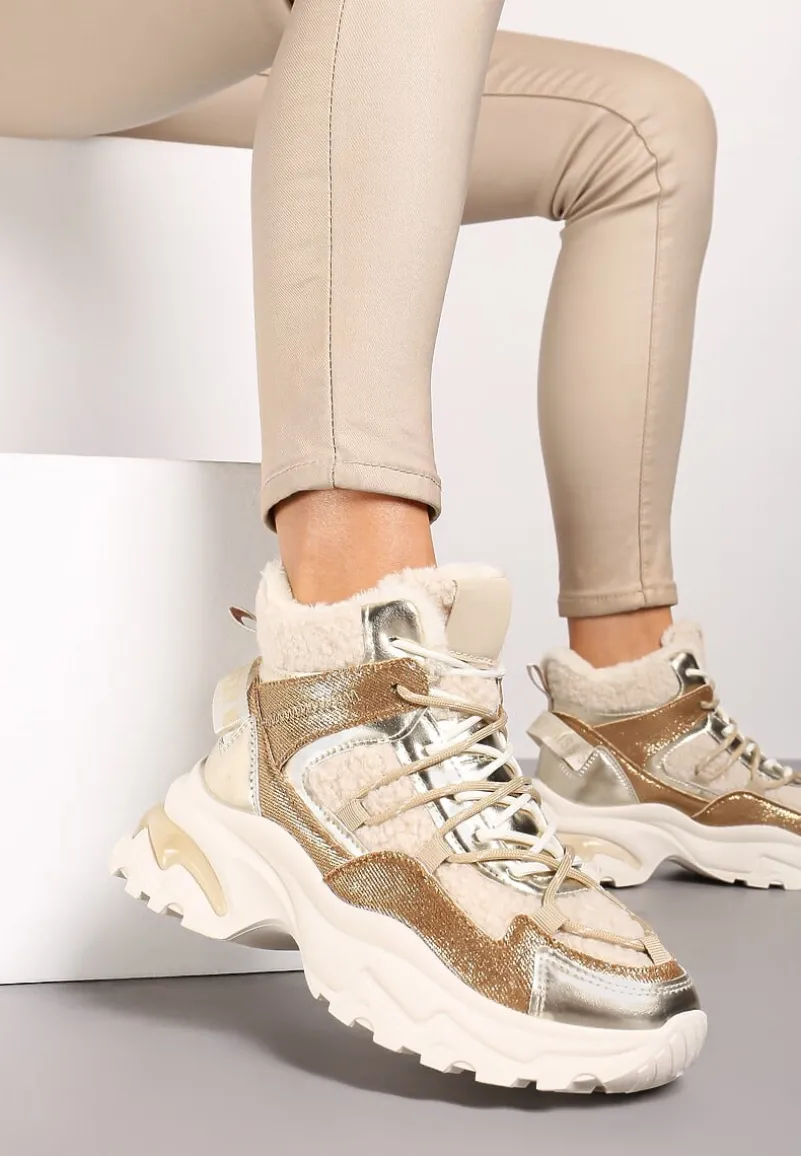 Złote Sneakersy na Platformie Ozdobione Metaliczną Nicią i Futerkiem Volattia