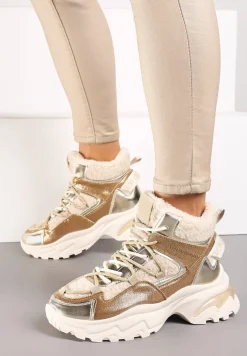 Złote Sneakersy na Platformie Ozdobione Metaliczną Nicią i Futerkiem Volattia