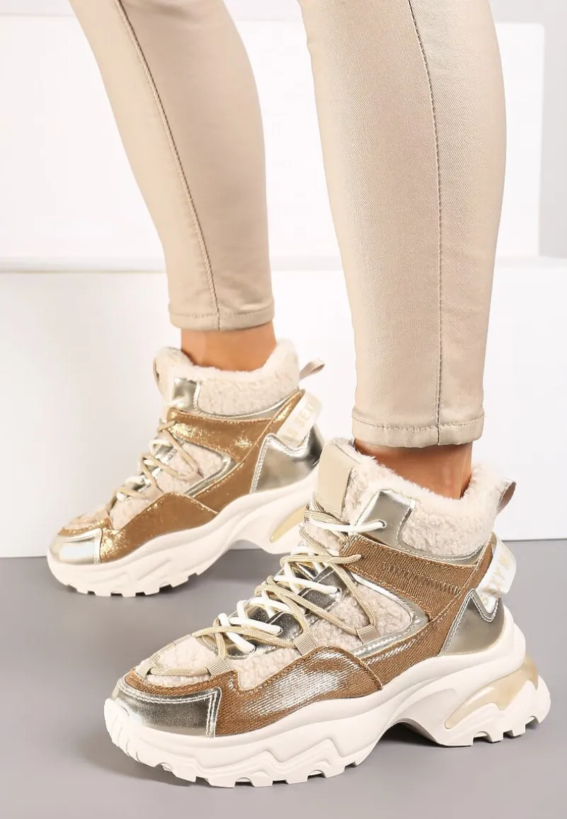 Złote Sneakersy na Platformie Ozdobione Metaliczną Nicią i Futerkiem Volattia