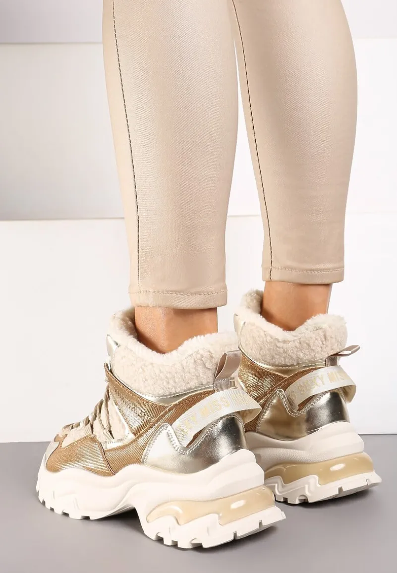 Złote Sneakersy na Platformie Ozdobione Metaliczną Nicią i Futerkiem Volattia