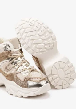 Złote Sneakersy na Platformie Ozdobione Metaliczną Nicią i Futerkiem Volattia