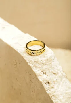 Złoty Klasyczny Pierścionek Ozdobiony Cyrkoniami Thirazi