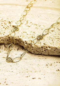 Złoty Naszyjnik Ozdobiony Geometrycznymi Aplikacjami Cleaure