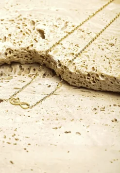 Złoty Naszyjnik Ozdobiony Cyrkoniami i Serduszkami Sovazi