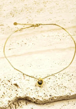 Złoty Naszyjnik z Ozdobną Aplikacją Irriluna