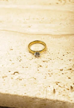 Złoty Pierścionek Ozdobiony Cyrkonią Finandia