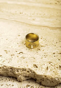 Złoty Pierścionek Szeroki z Motywem Drzewa Emazia