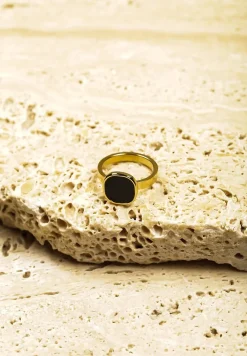 Złoty Pierścionek z Ozdobnym Oczkiem Vikiera